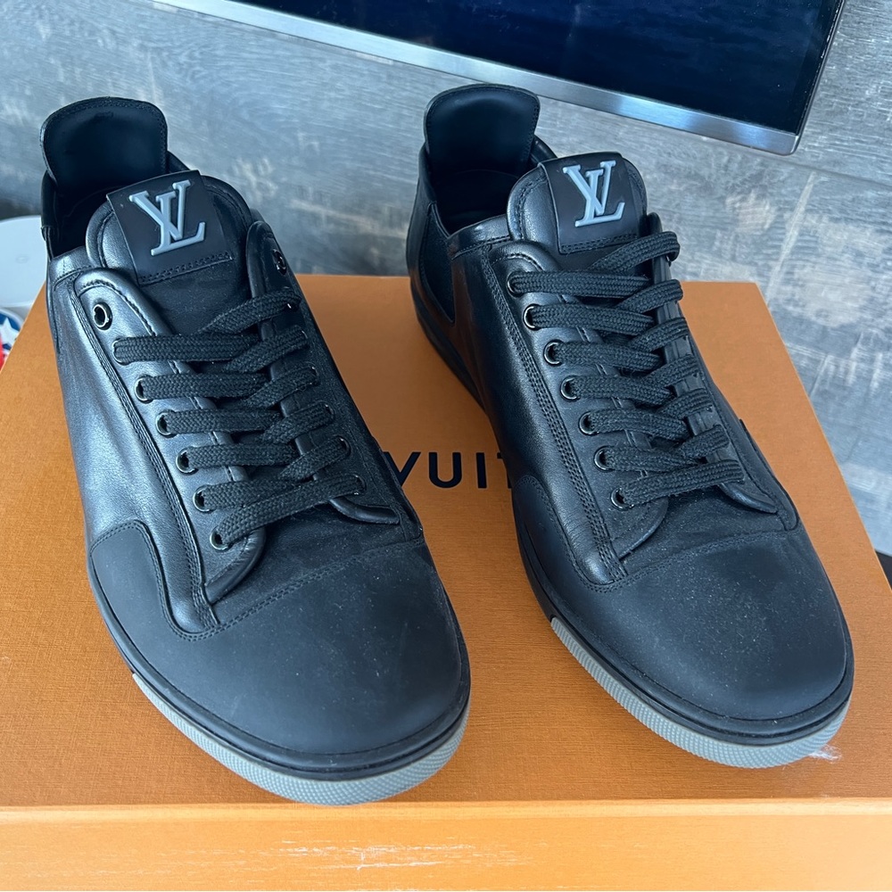 Louis Vuitton sneakers size 42  us would be 8